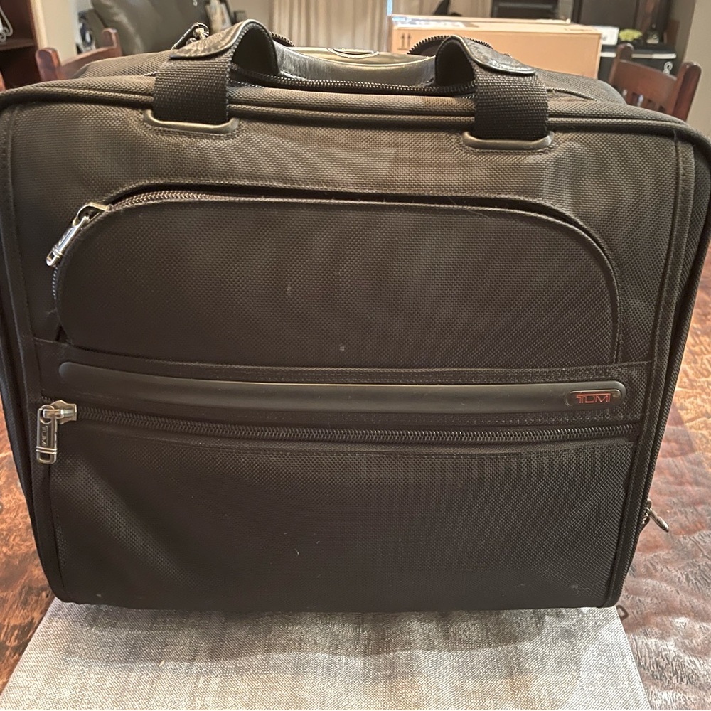 Tumi Rolling Large Screen Laptop Briefcase with Expandable Handle